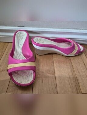 Crocs women's size 8 wedge shoes